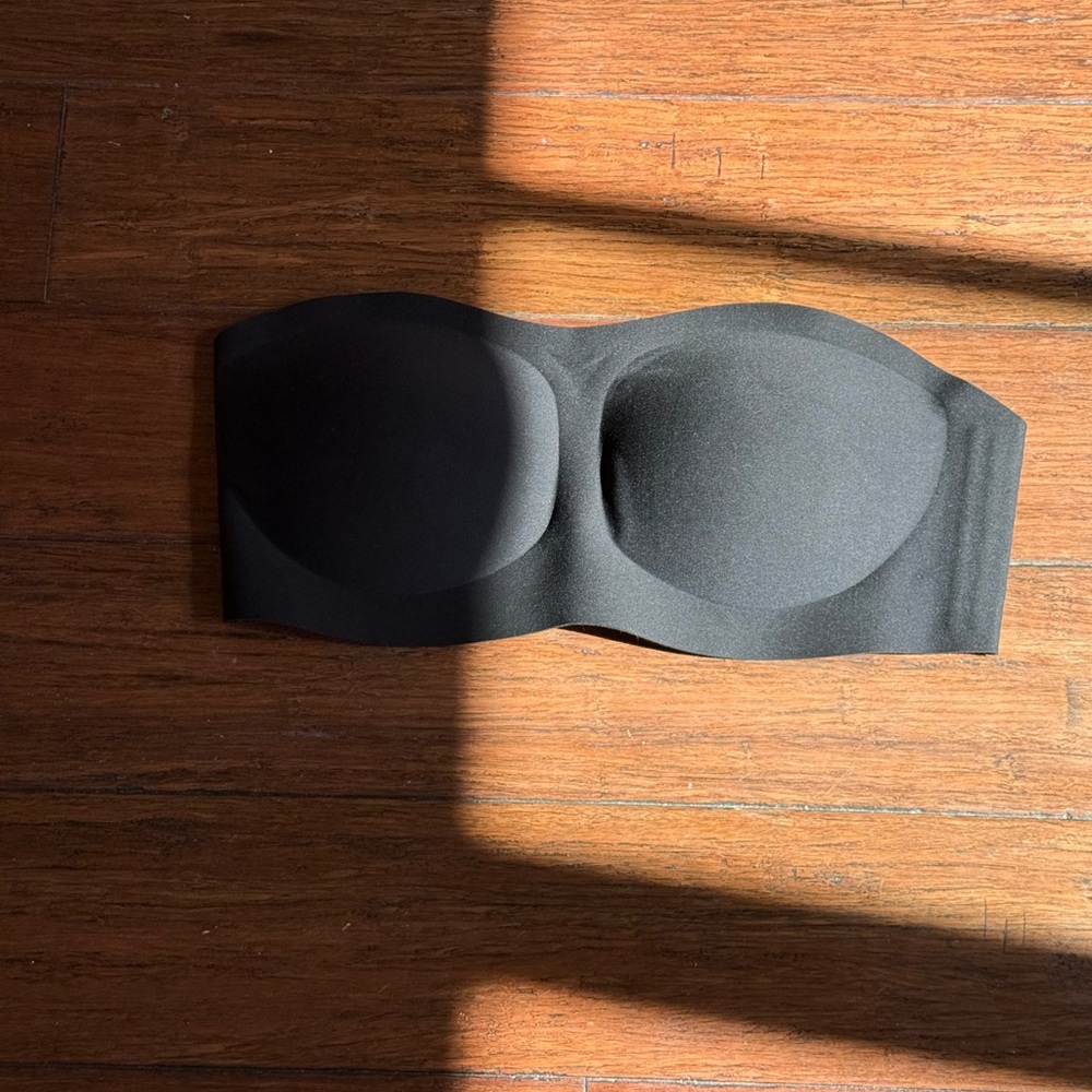Strapless Seamless Black Bandeau Bra